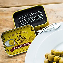 Garfos de aperitivo sardinhas em lata