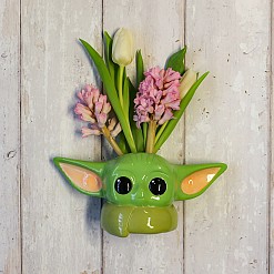 Vaso de parede em forma de baby Yoda