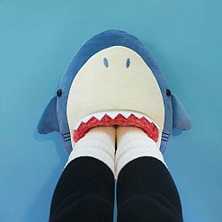 Aquecedor de pés em forma de tubarão