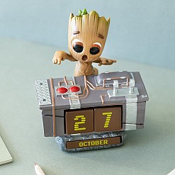 Calendário perpétuo 3D com a forma do Groot 