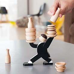 Jogo de equilíbrio com a forma de um empregado de mesa 
