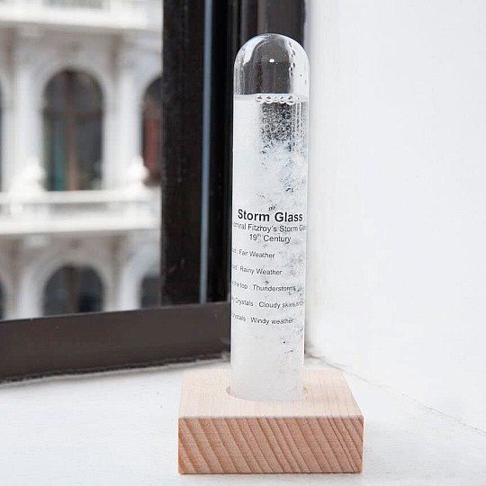 Storm Glass, o meteorologista de vidro em forma de tubo