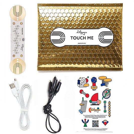 A embalagem inclui um cabo USB, um envelope de proteção, o dispositivo e 2 clipes de crocodilo.
