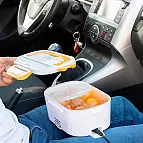 Uma lancheira eléctrica para aquecer a comida no carro