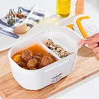E uma tupper mais pequena para as saladas ou sobremesas.