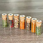 Pequena caixa para descobrir 7 misturas de especiarias