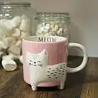 Fabricado em cerâmica e pintado à mão