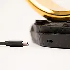 Alimentado por um cabo USB-C (incluído) ou 3 pilhas AAA (não incluídas)