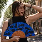 Fabricado em madeira de alta densidade e em polycotton.