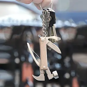 Porta-chaves multiferramentas em forma de martelo