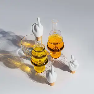 Rolha de garrafa em forma de mãos