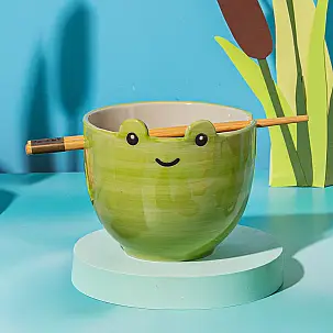 Tigela de ramen com pauzinhos de animais