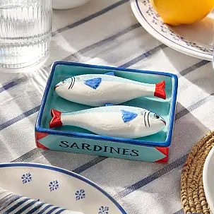 Saladeira e pimenteiro em forma de sardinhas