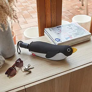 Guarda-chuva automático com capa em forma de pinguim