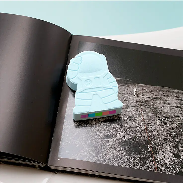 Em forma de astronauta azul e com aroma a citrinos