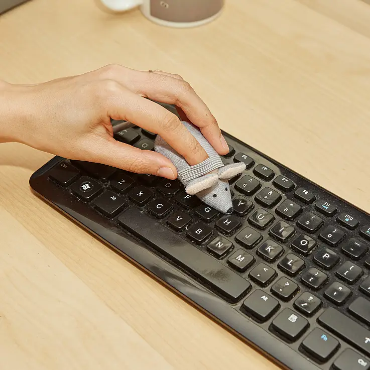 Utiliza o nariz para aceder às zonas mais estreitas.