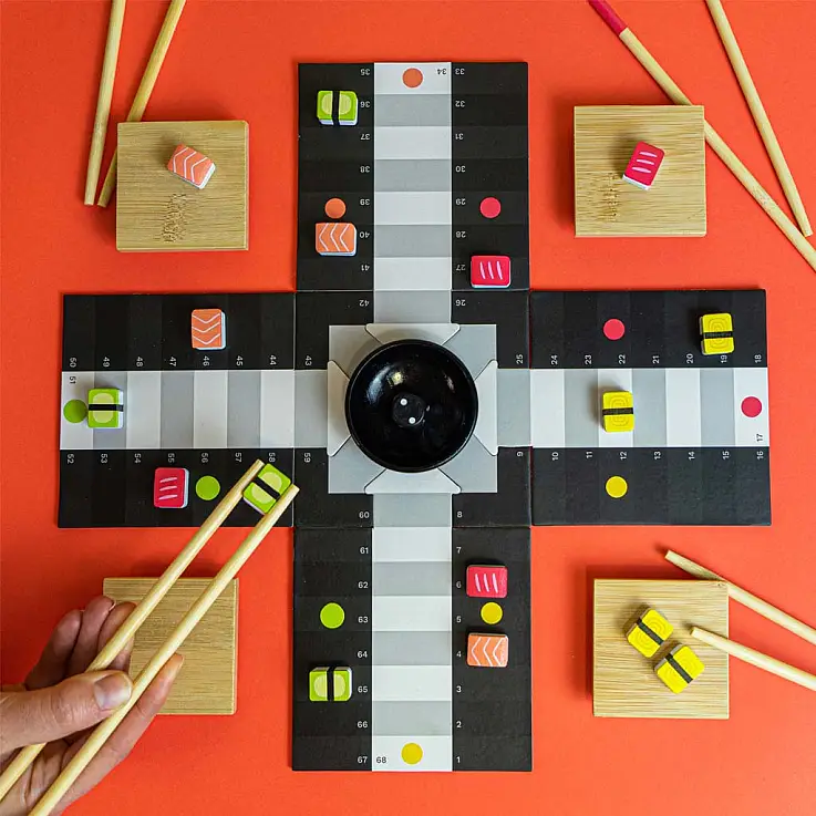Jogo de parcheesi em forma de sushi