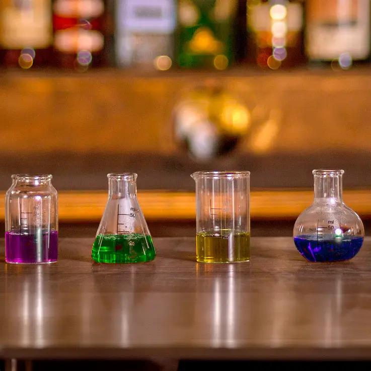 Conjunto de 4 copos de shot em forma de recipientes de laboratório
