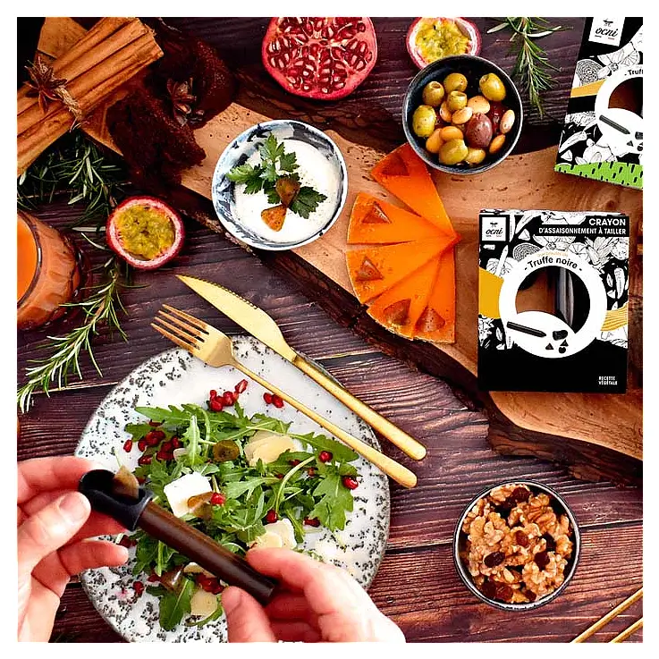 Elaborado a partir de trufas negras que se partem durante o processo de produção.