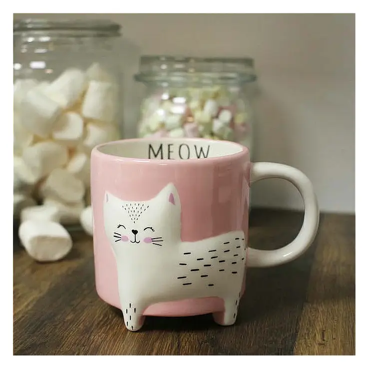 Fabricado em cerâmica e pintado à mão