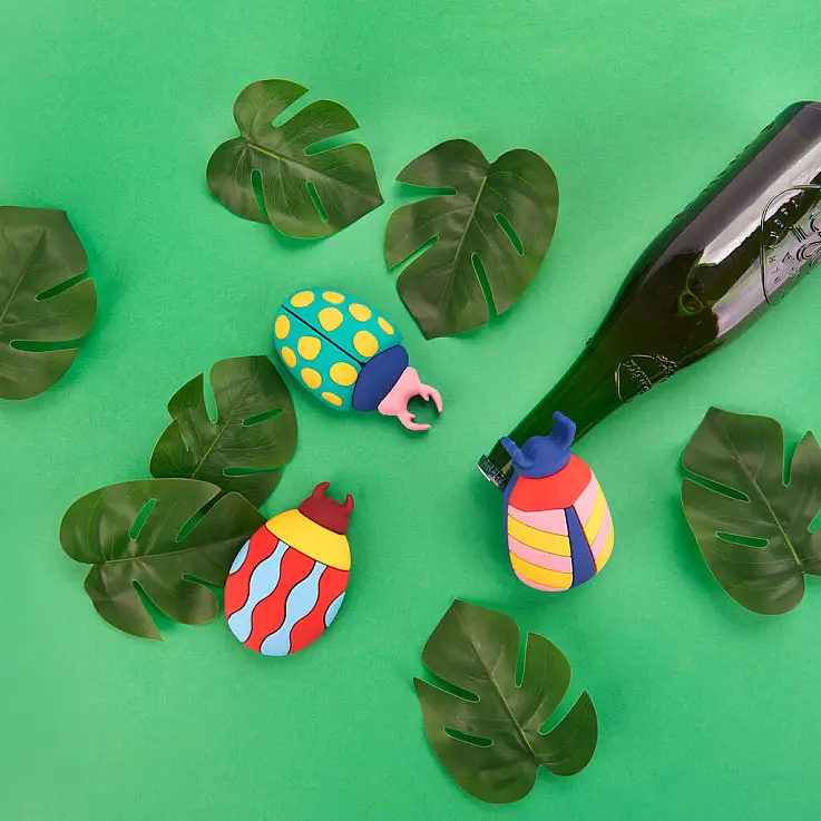 Abre-garrafas original com a forma de um escaravelho