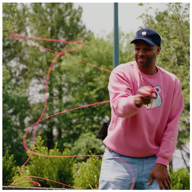 Recarregável com cabo USB-C (incluído)