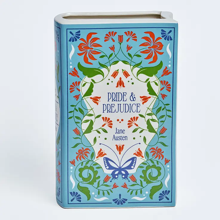 Mede 21 x 13,5 x 7 cm.