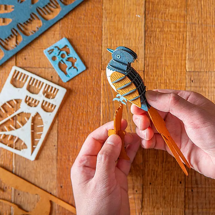 Peças pré-cortadas que se encaixam sem cola