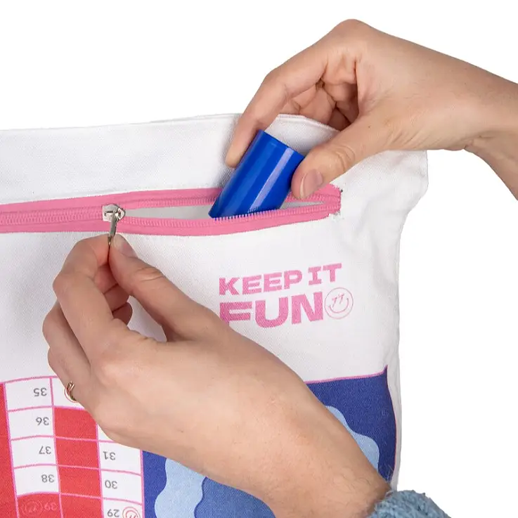 Bolso com fecho para guardar as peças
