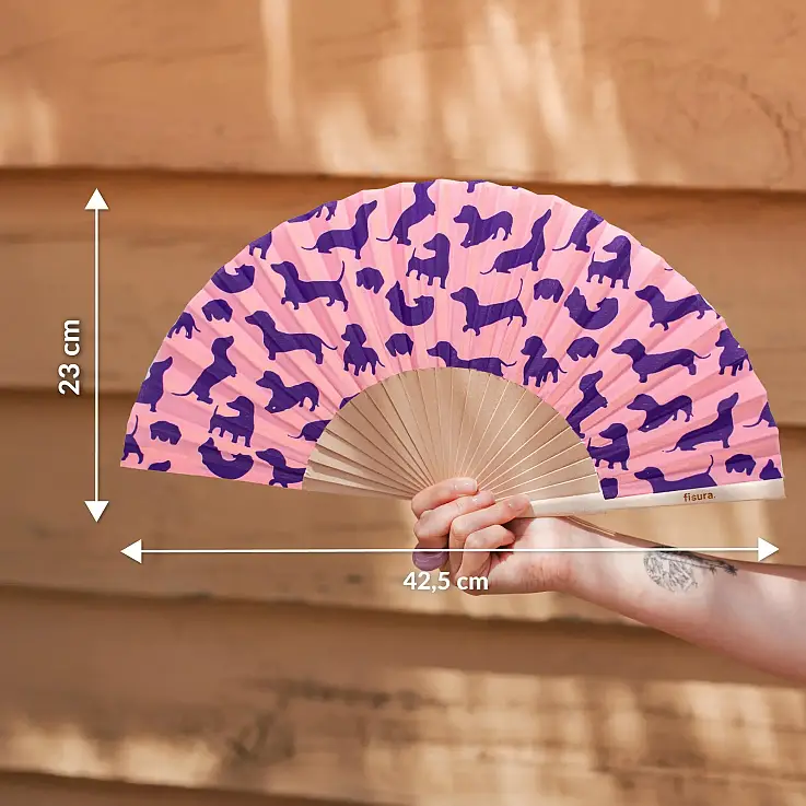 Dimensões quando aberto: 42,5 cm de comprimento x 23 cm de altura