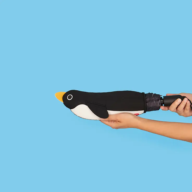 Abertura automática e design em forma de pinguim