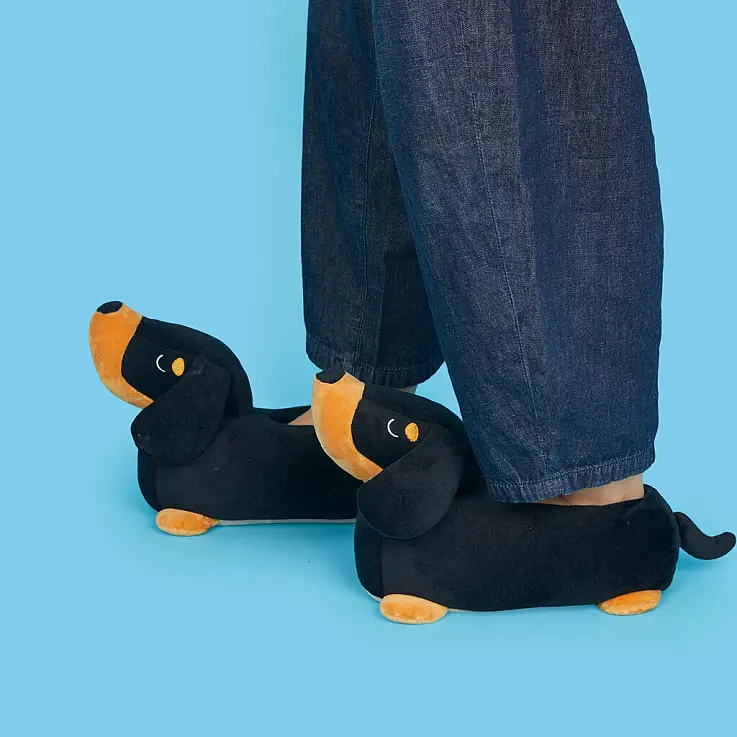 Chinelos de estar em casa em forma de cão salsicha
